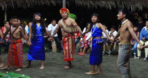 Los Shuar Fermentan Chicha Con Danza El Oriente Ecuador