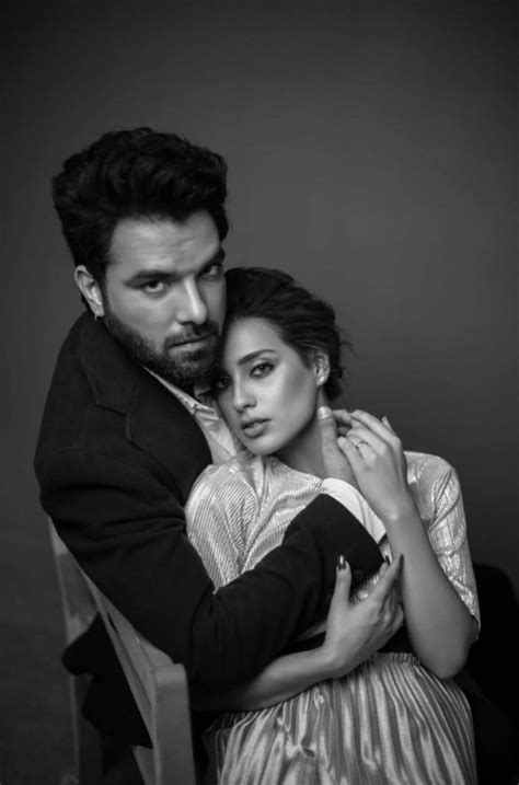 Iqra Aziz Husband Yasir Hussain 10 Romantic Pictures Reviewitpk