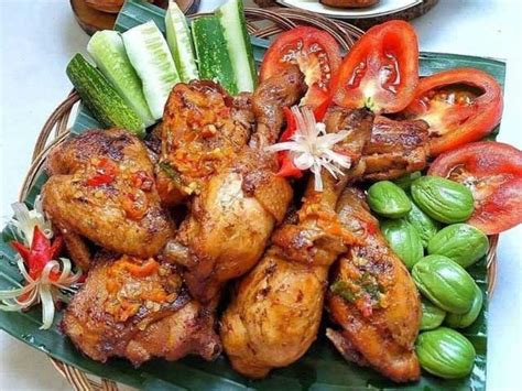 Memasak lagi ayam dengan cara dibacem. 3 Resep Ayam Bacem Spesial Manis dan Super Gurih | Resep Istimewa