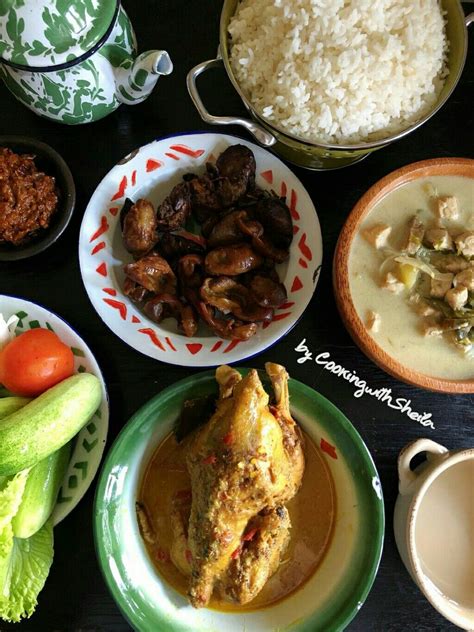 image ingkung ayam adalah merupakan salah satu kuliner tradisional nusantara (jogja) yang 4 sdm irisan gula merah. Ayam Ingkung Pedas | Resep ayam, Makanan minuman, Resep ...