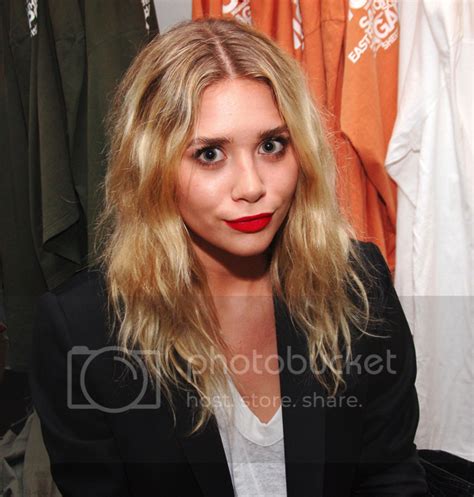 Olsens Anonymous Close Up Ashley Red Lips Oversized Blazer