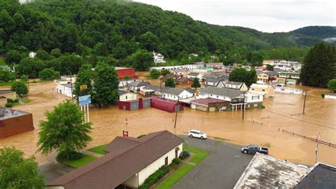 Emergency At Least 2 Dead As Floodwaters Encroach West Virginia The