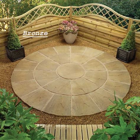 Small Circular Patio Symetrical Design Garden Circular