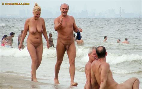 Spiaggia nuda amatoriale matura Foto porno di alta qualità