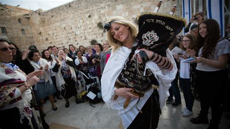defying ban women hold priestly blessing at western wall the times of israel