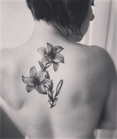 Lily Flower Tattoo On Back Of Neck Tattoo Girltattoo Flower Tattoo