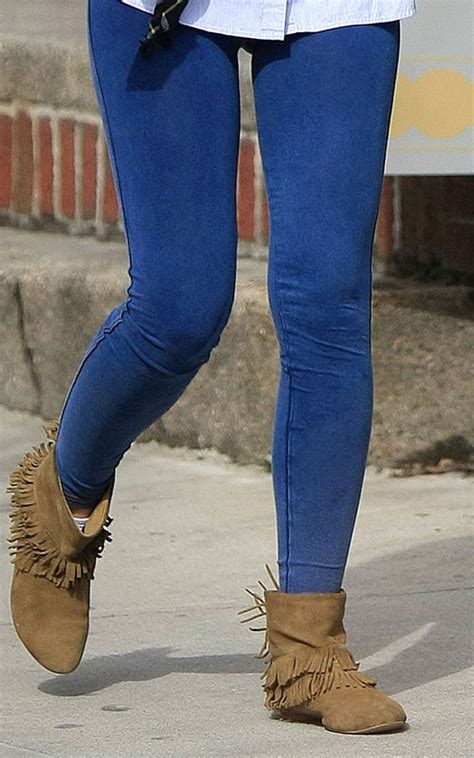 No Strings Attached Emma Watson Sexy In Tight Jeans