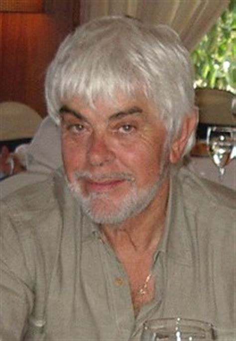 Vlerio massimo manfredi, nato a modena nel 1943, è uno scrittore e archeologo italiano. Valerio Massimo Manfredi