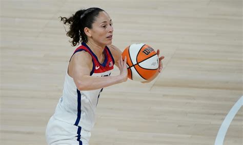Uconn Womens Basketball Legend Sue Bird Selected As Flag Bearer For