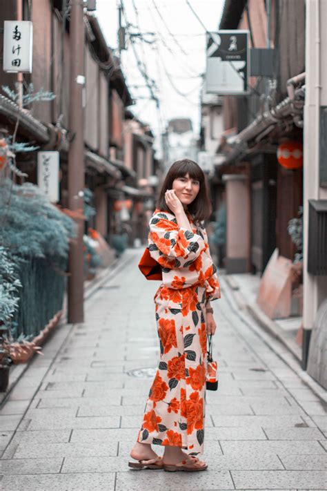 Renting A Kimono In Kyoto Japan Dress Japan Fashion Traditional Kimono