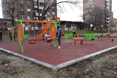Serbia Zijin Copper помогла изградњу модерног дечијег игралишта ...