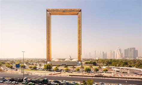 V Dubaji Se Otevřel Mrakodrap Dubai Frame S Designem Zlatého Rámu