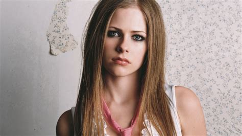 Avril Lavigne Revuelo Con Su Nuevo Amor