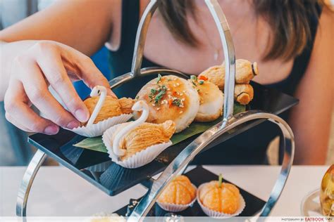 Jumbo Seafood Afternoon Tea Review 24 Per Person With Chilli Crab Bun And Salted Egg Lava Mochi