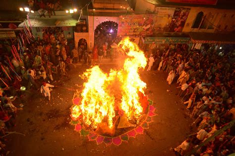 How And Where To Celebrate Holi In India Lonely Planet