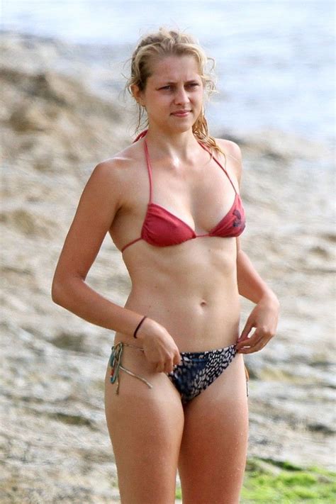 Melissa Rauch Wet Wet Teresa Palmer Bikini Pokies From Her Vacation