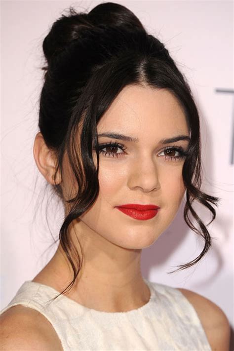 Kendall Jenners Best Red Carpet Hair And Makeup Looks Teen Vogue