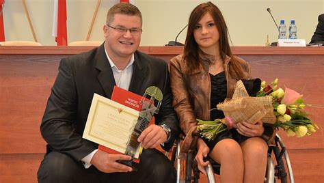 Od tych obrazków pęka serce zdjęcia dramat eriksena. Miss i młociarz na sesji powiatu - Swidnica24.pl ...