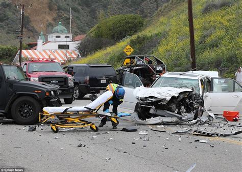 Was Bruce Jenner Texting Before Fatal Car Crash Daily Mail Online