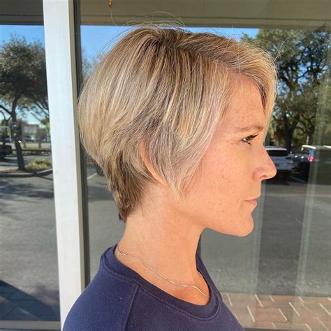 Youthful hairstyles over 50 uk. 20 Youthful Short Layered Haircuts For Women Over 50 - The ...