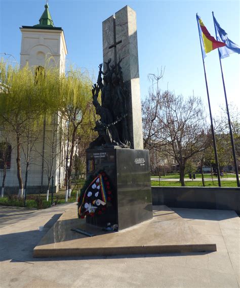 Viajar E Descobrir Roménia Iaşi Monumento Em Memoria Victimelor