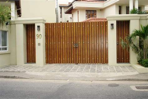 17 Irresistible Wooden Gate Designs To Adorn Your Exterior In 2020