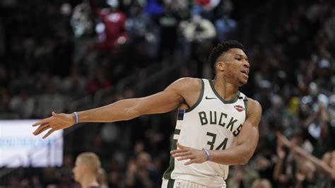 Giannis antetokounmpo career high in points and a list with his top 50 scoring performances in both the nba regular season and the playoffs. NBA news: Giannis Antetokounmpo stats, record, Stephen ...
