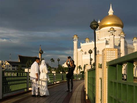 Worlds Richest Men Sultan Of Brunei Leads A Lavish Life Herald Sun