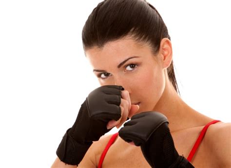 Lose Weight Fast With These 7 Kickboxing Routines