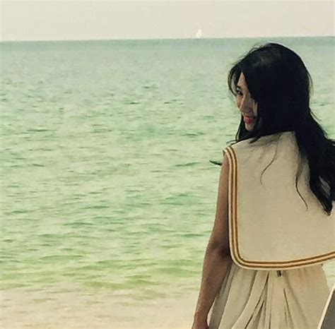 Park Shin Hye Flaunts Her Sexy S Line In Thailand Daily K Pop News