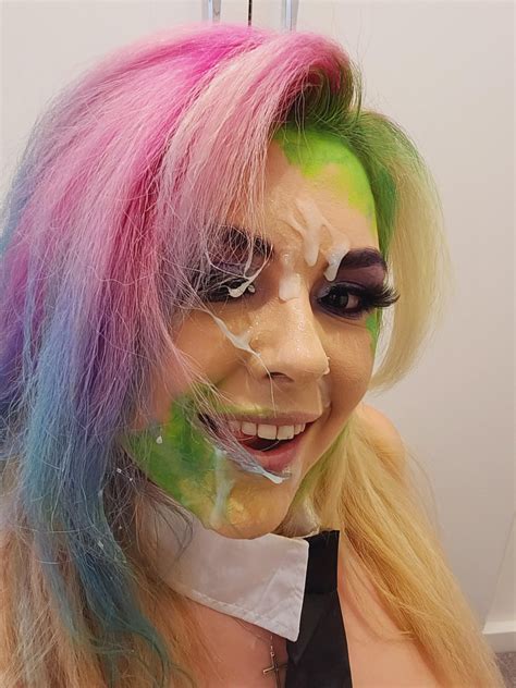 Beetle Juice Gets Her Face Painted Rcuminhair