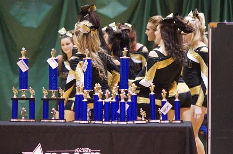 College Cheerleaders Noir et Or Collège de Valleyfield C Flickr