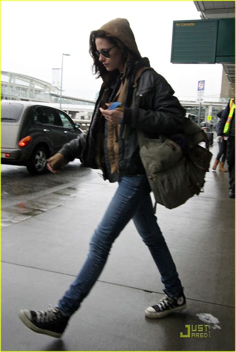 Ashley Greene Off To Vancouver With Kristen Stewart Photo 406952