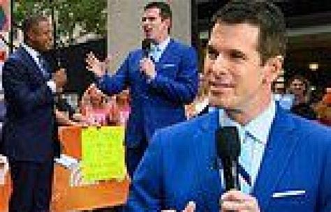Dailymailtv Host Thomas Roberts Stops By Today To Dish On Season Five