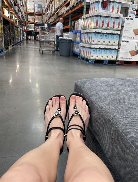 Sneaking Feet Pics At Costco Rpublicfeetpics