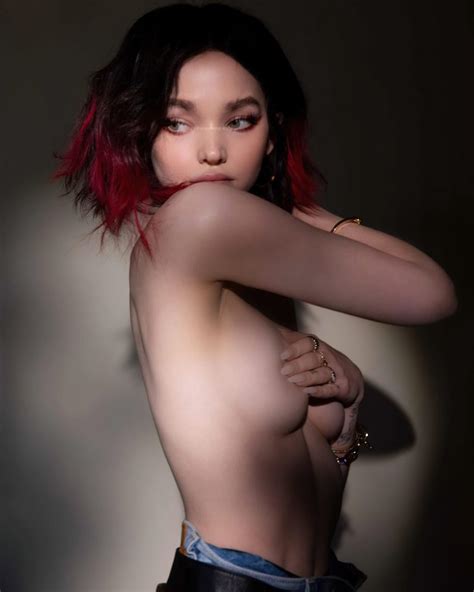 Dove Cameron Topless The Fappening