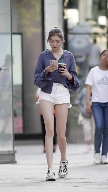 微博 Beautiful Legs White Jeans Pin Up Hair Beauty Hipster Normcore