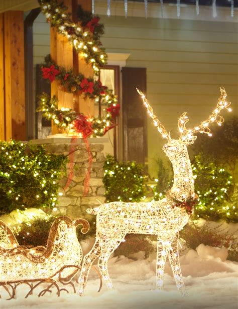 26 Super Cool Outdoor Décor Ideas With Christmas Lights Interior