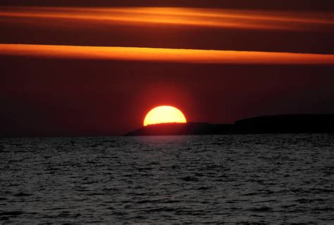 Sun Sunset Abendstimmung Sea Water Clouds 4k Hd Wallpaper