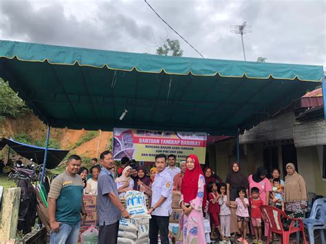 Ksr Pmi Unit Usk Mendistribusikan Bantuan Tanggap Darurat Menuju Aceh