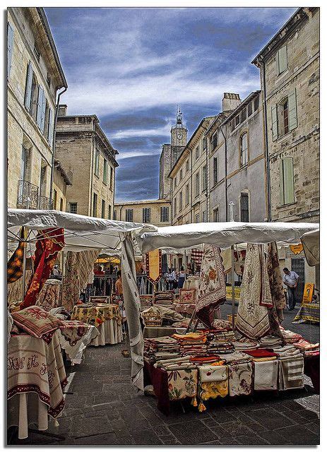 Une chambre au calme, propre. Marché de Provence | Provence, Street view, Explore