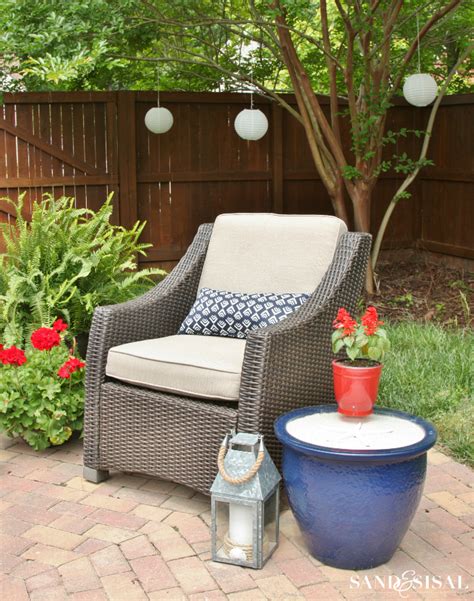 Blue & white decorating schemes for old houses. A Red, White, and Blue Coastal Patio