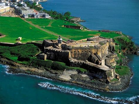 Puerto rico is a large caribbean island of roughly 3,500 square miles located in the west indies. San Juan, Porto Rico - Uma bela e ofuscada cidade ...