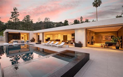 Enjoy Life Above It All In Trousdale Estates Hilton And Hyland