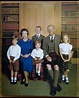 Archives : Elizabeth II et ses petits-enfants en 1987 – Noblesse & Royautés