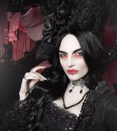 pin de lilith vamp vixen lovelust en eugene noir model goticas