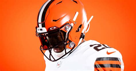 Cleveland Browns Unveil New Uniforms Pics