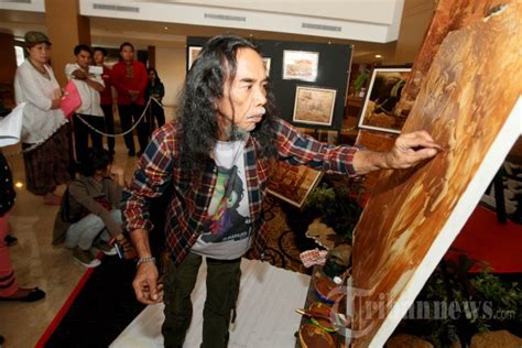 Pameran Lukisan Tanah Liat Di Makassar Foto Tribunnews Com