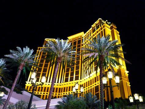 Palm Trees Along The Strip The Palazzo Las Vegas Nevada