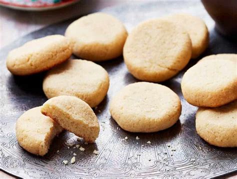 These are the cookies i want, and i am pretty certain you will want them, too. Christmas Cookies Almond Flour / Almond Crescent Cookies ...